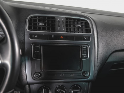 Volkswagen Polo 1.6 MPI AT (110 л. с.) Drive