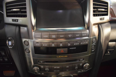 Lexus LX 570 5.7 AT (367 л.с.) 4WD