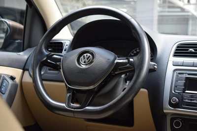 Volkswagen Polo 1.6 MPI AT (105 л.с.)