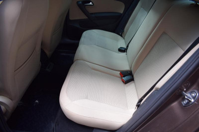 Volkswagen Polo 1.6 MPI AT (105 л.с.)