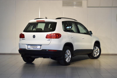 Volkswagen Tiguan 1.4 TSI BlueMotion MT (122 л. с.)
