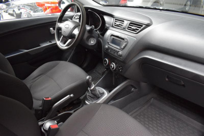 Kia Rio 1.4 MT (107 л. с.)