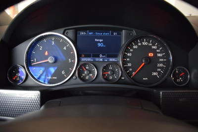 Volkswagen Touareg 3.0 TDI BlueMotion AT (225 л. с.)