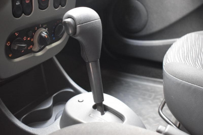 Renault Sandero 1.6 AT (103 л. с.)