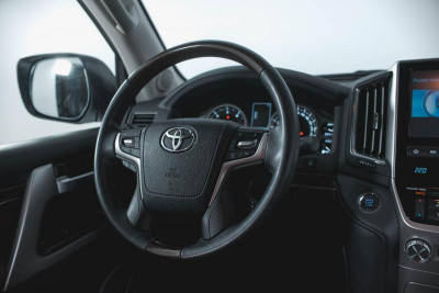 Toyota Land Cruiser 4.5 TD AT (249 л. с.) Престиж