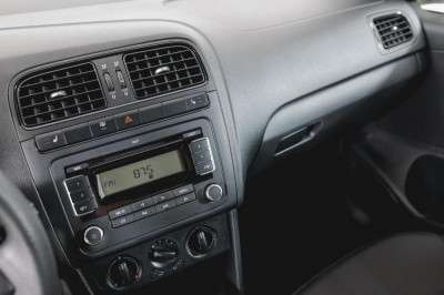 Volkswagen Polo 1.6 Tiptronic (105 л. с.)