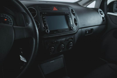 Volkswagen Golf 1.6 MT (101 л.с.)
