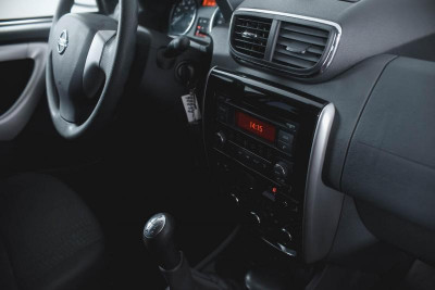 Nissan Terrano 1.6 MT (102 л. с.) Comfort