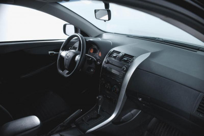 Toyota Corolla 1.6 AT (124 л. с.)