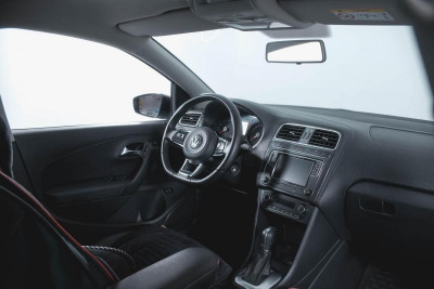 Volkswagen Polo 1.6 MPI AT (110 л. с.)