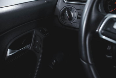 Volkswagen Polo 1.6 MPI AT (110 л. с.)