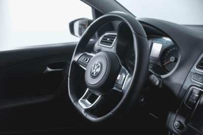 Volkswagen Polo 1.6 MPI AT (110 л. с.)