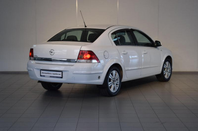 Opel Astra 1.6 Easytronic (105 л. с.)