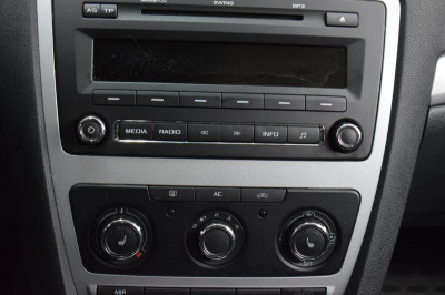 ŠKODA Octavia 1.6 MultiFuel MT (102 л. с.)