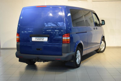 Volkswagen Transporter 2.5 TDI Kombi L MT (130 л. с.)