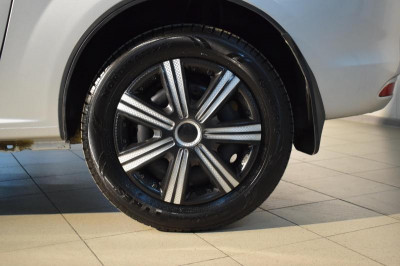 LADA Largus универсал 1.6 MT 8 кл (7 мест) (84 л. с.) Luxe 7мест