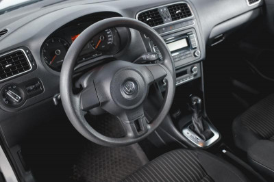 Volkswagen Polo 1.6 Tiptronic (105 л. с.)