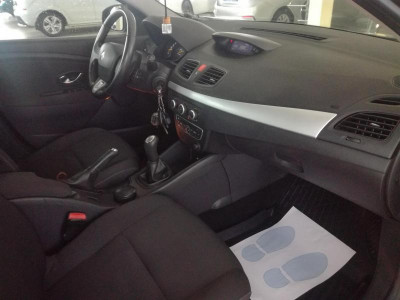 Renault Fluence 1.6 MT (110 л. с.)
