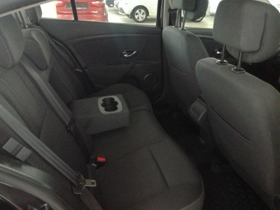 Renault Fluence 1.6 MT (110 л. с.)