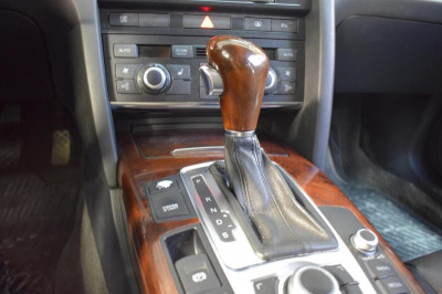 Audi A6 3.2 FSI tiptronic quattro (255 л. с.)