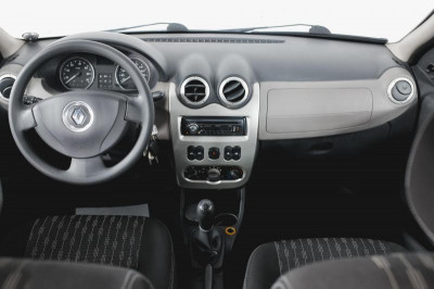 Renault Logan 1.6 MT (84 л. с.)