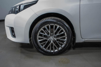 Toyota Corolla 1.6 MT (122 л. с.)