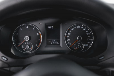 Volkswagen Jetta 1.6 AT (105 л. с.)