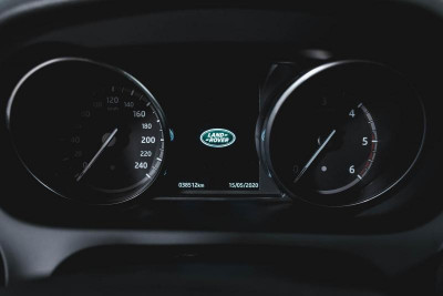 Land Rover Discovery Sport 2.0 TD4 AT AWD (180 л. с.) SE