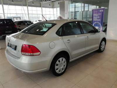 Volkswagen Polo 1.6 MT (105 л. с.)