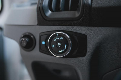 Ford Цельнометаллический фургон 2.2 TDCi МТ FWD 310 MWB средняя крыша (125 л. с.) Средняя база (L2), полная масса 3.1 т