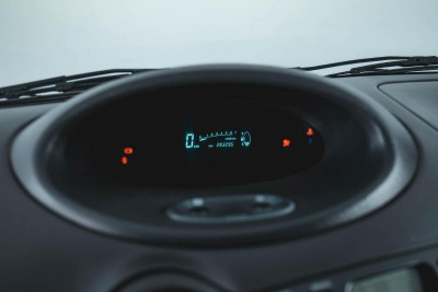 Toyota Yaris 1.0 MT (68 л. с.)