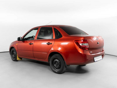 LADA Granta седан 1.6 MT 16кл (98 л. с.)