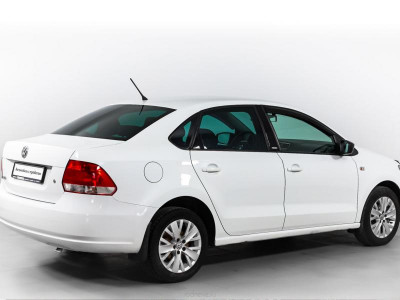 Volkswagen Polo 1.6 MT (105 л. с.)
