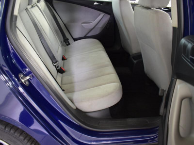 Volkswagen Passat 1.9 TDI BlueMotion MT (105 л. с.)