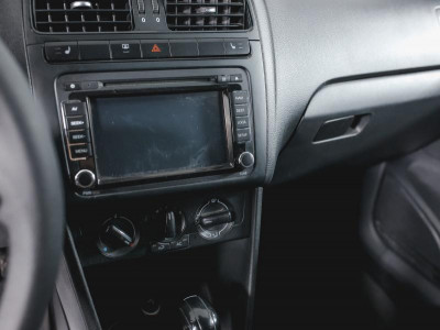 Volkswagen Polo 1.6 Tiptronic (105 л. с.)