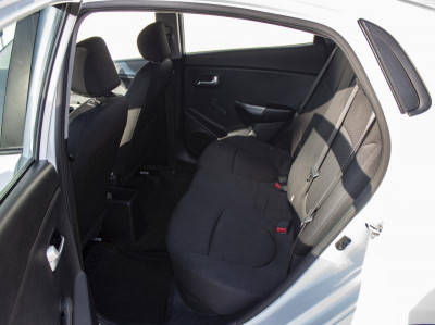 Kia Rio 1.4 MT (107 л. с.)