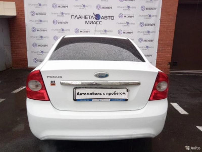 Ford Focus 1.6 MT (101 л. с.)