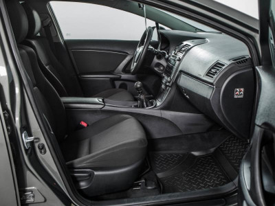 Toyota Avensis 1.8 MT (147 л. с.)