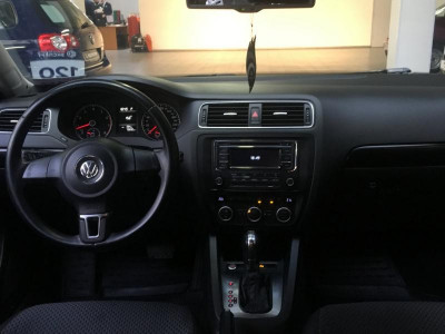 Volkswagen Jetta 1.4 TSI DSG (122 л. с.)