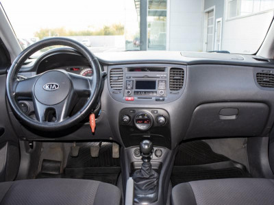Kia Rio 1.4 MT (97 л. с.)