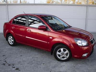 Kia Rio 1.4 MT (97 л. с.)
