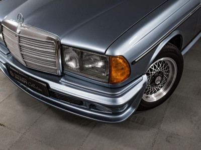 Mercedes-Benz W123 230 2.0 MT (136 л.с.)