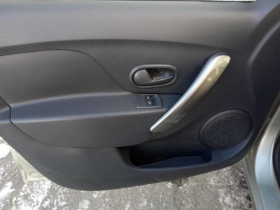 Renault Sandero 1.6 MT (113 л. с.)