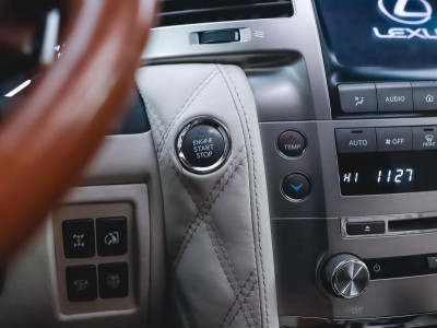 Lexus LX 570 5.7 AT (367 л.с.) 4WD