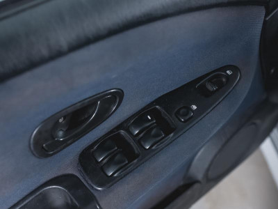 Mitsubishi Carisma 1.6 MT (103 л. с.)