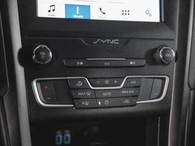 Ford Mondeo 2.0 EcoBoost AT (199 л. с.)