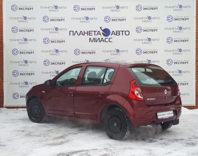 Renault Sandero 1.6 MT (84 л. с.)