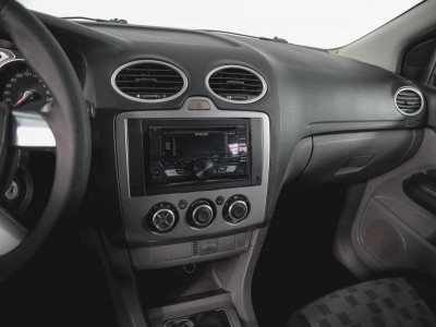 Ford Focus 1.6 MT (101 л. с.)