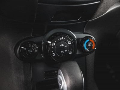 Ford Fiesta Хетчбэк 1.6 AT (105 л. с.)
