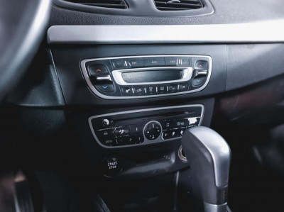 Renault Megane 1.6 AT (106 л. с.)